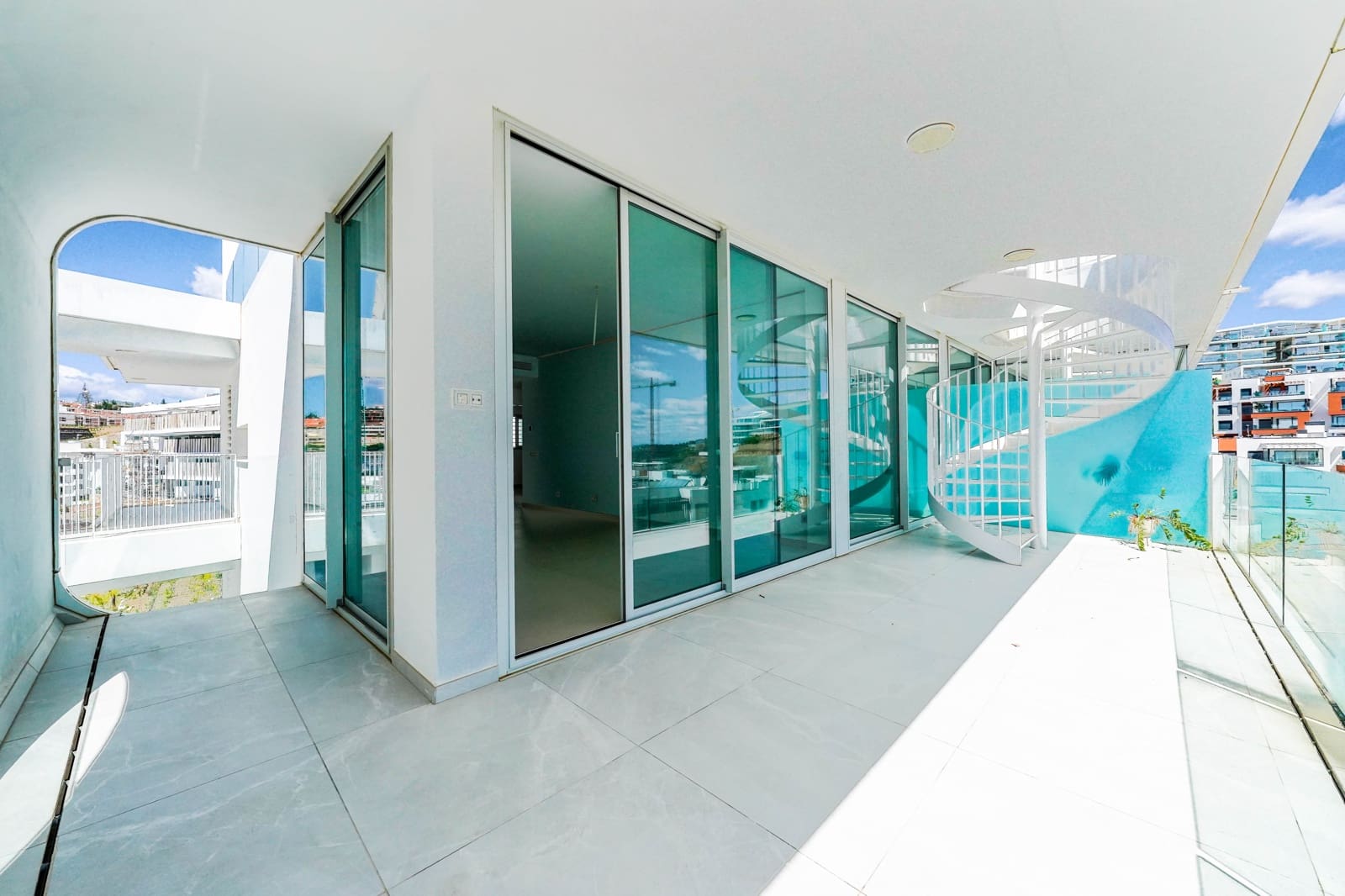 2 makuuhuone Kattohuoneisto myytävänä paikassa Fuengirola mukana uima-altaan 
autotalli - 775 000 € (Ref: 9995381)