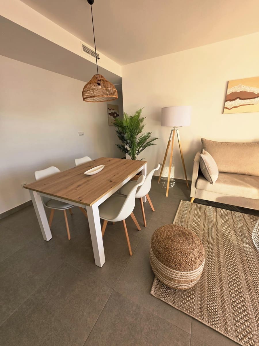 2 soverom Leilighet til salgs i La Manga del Mar Menor med svømmebasseng garasje - € 250 000 (Ref: 9558753)