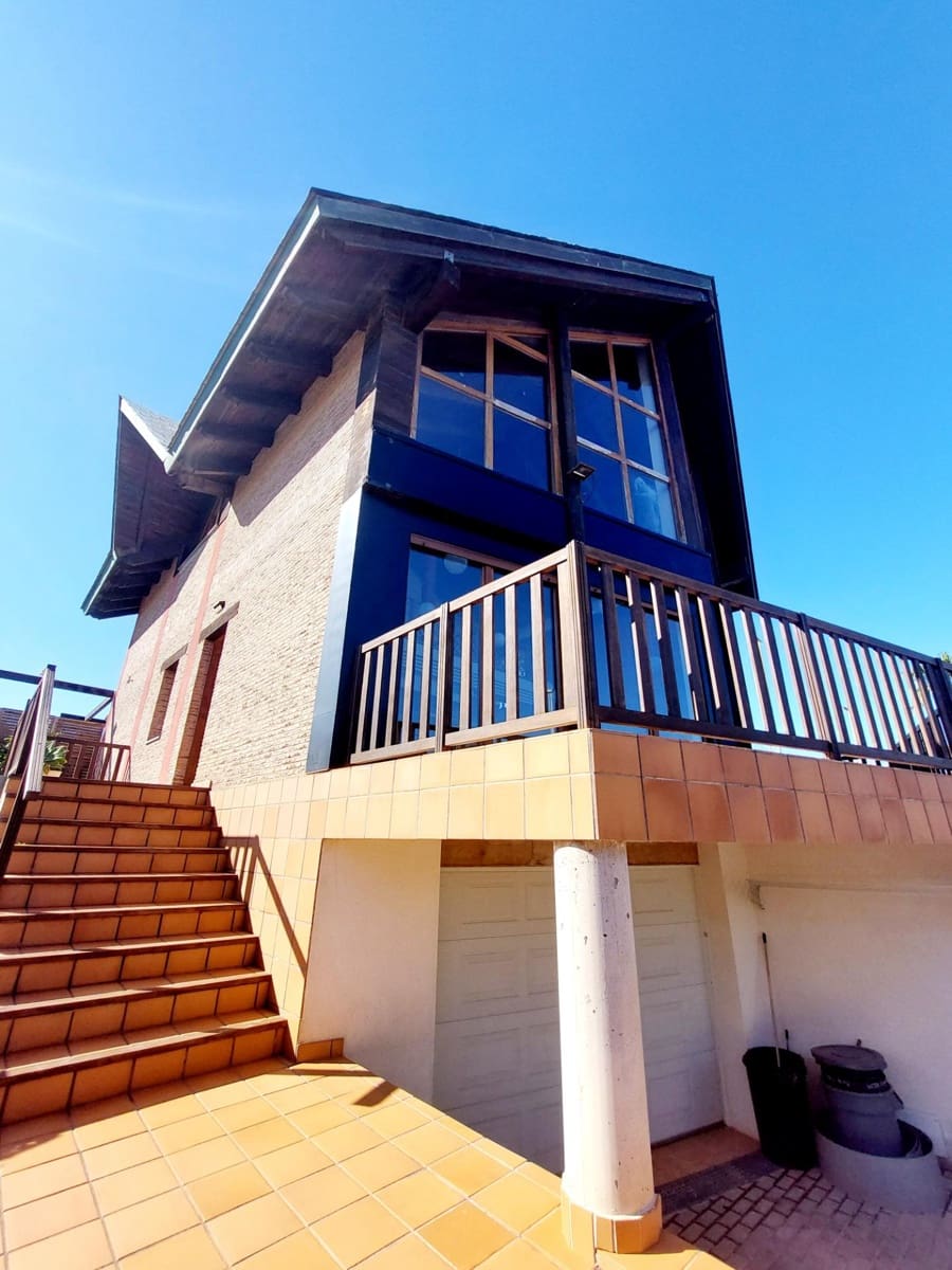 3 sypialnia Willa na sprzedaż w Cala Flores z basenem garażem - 800 000 € (Ref: 9558756)