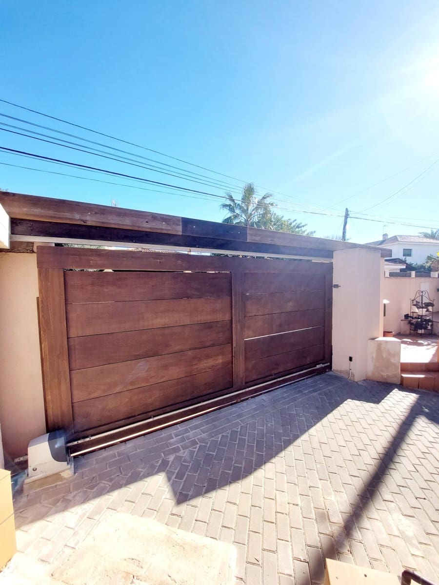 3 sypialnia Willa na sprzedaż w Cala Flores z basenem garażem - 800 000 € (Ref: 9558756)