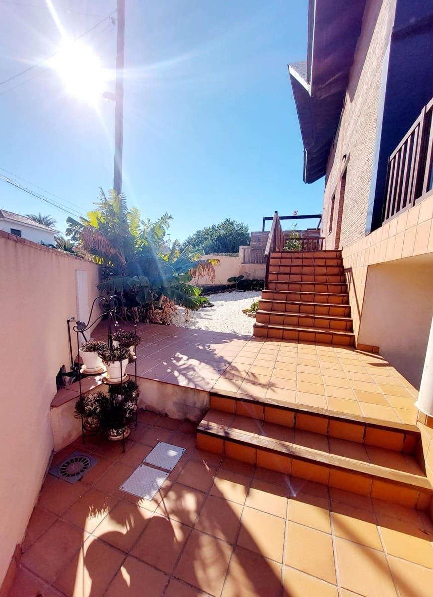 3 sypialnia Willa na sprzedaż w Cala Flores z basenem garażem - 800 000 € (Ref: 9558756)