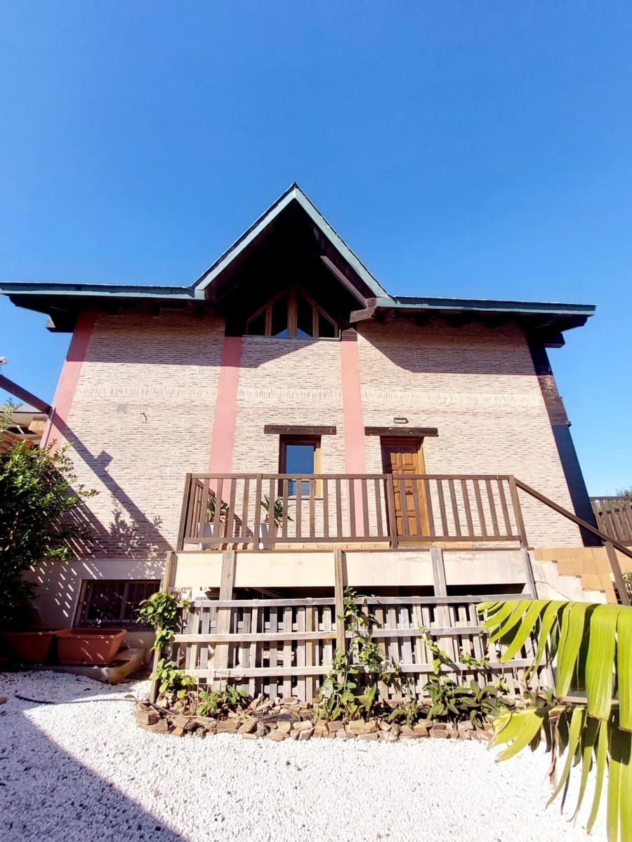 3 sypialnia Willa na sprzedaż w Cala Flores z basenem garażem - 800 000 € (Ref: 9558756)