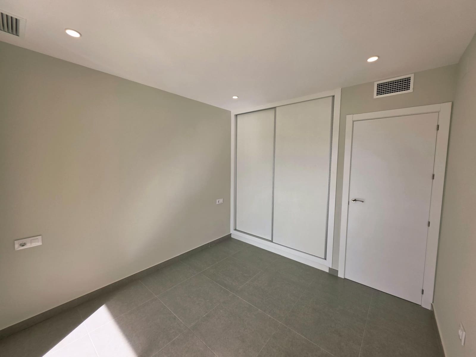 1 chambre Appartement à vendre à La Manga del Mar Menor avec piscine garage - 195 000 € (Ref: 9625875)