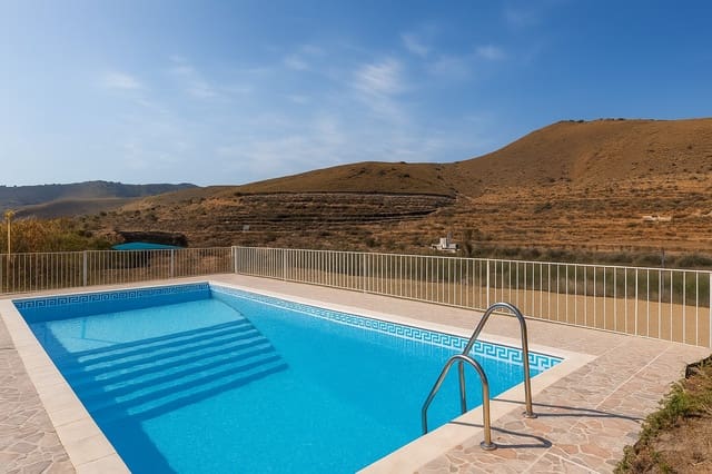 5 soveværelse Finca/Landehus til salg i Gérgal med swimmingpool garage - € 129.000 (Ref: 9142313)
