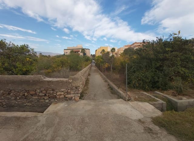 Grunde uden byggetilladelser til salg i Viator - € 185.000 (Ref: 9142386)