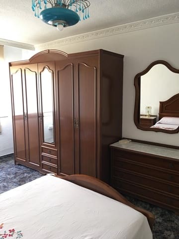 3 soveværelse Lejlighed til leje i Barrio Alto - San Félix - Oliveros - Altamira, Almería by - € 825 (Ref: 9143367)