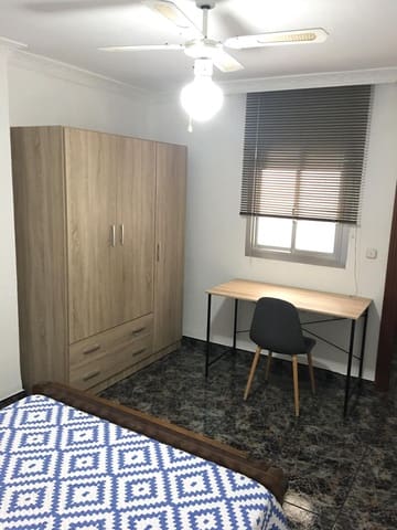 Appartement de 3 chambres à louer à Barrio Alto - San Félix - Oliveros - Altamira, Almería ville - 825 € (Ref: 9143367)