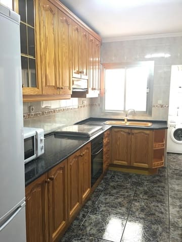 Appartement de 3 chambres à louer à Barrio Alto - San Félix - Oliveros - Altamira, Almería ville - 825 € (Ref: 9143367)