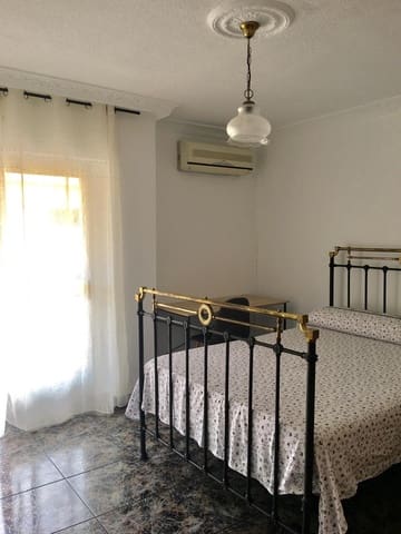 Appartement de 3 chambres à louer à Barrio Alto - San Félix - Oliveros - Altamira, Almería ville - 825 € (Ref: 9143367)