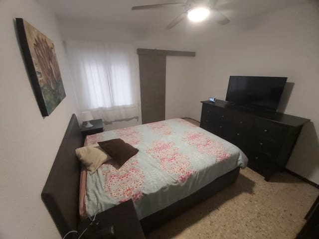 3 soveværelse Lejlighed til leje i Ciudad Jardín - Tagarete - El Zapillo, Almería by - € 900 (Ref: 9143369)