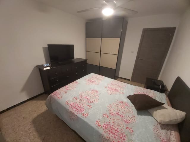 3 soveværelse Lejlighed til leje i Ciudad Jardín - Tagarete - El Zapillo, Almería by - € 900 (Ref: 9143369)