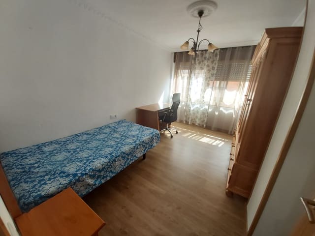 Appartement de 4 chambres à louer à Nueva Andalucía, Almería ville - 900 € (Ref: 9143374)
