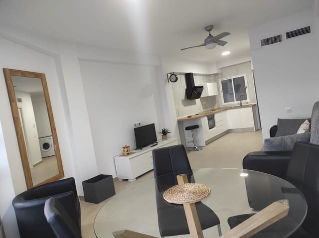Appartement de 3 chambres à louer à Almería ville - 975 € (Ref: 9143376)