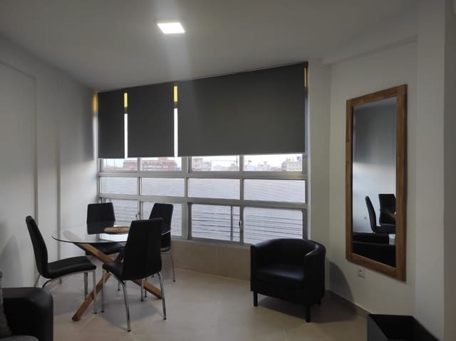 Appartement de 3 chambres à louer à Almería ville - 975 € (Ref: 9143376)