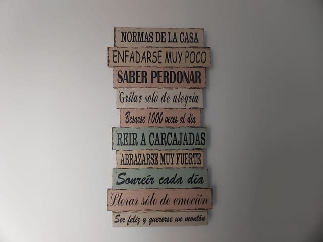 Appartement de 3 chambres à louer à Almería ville - 975 € (Ref: 9143376)