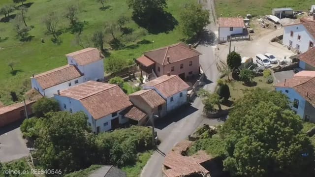 Finka/Dom wiejski na sprzedaż w Ribadedeva z garażem - 150 000 € (Ref: 10009667)