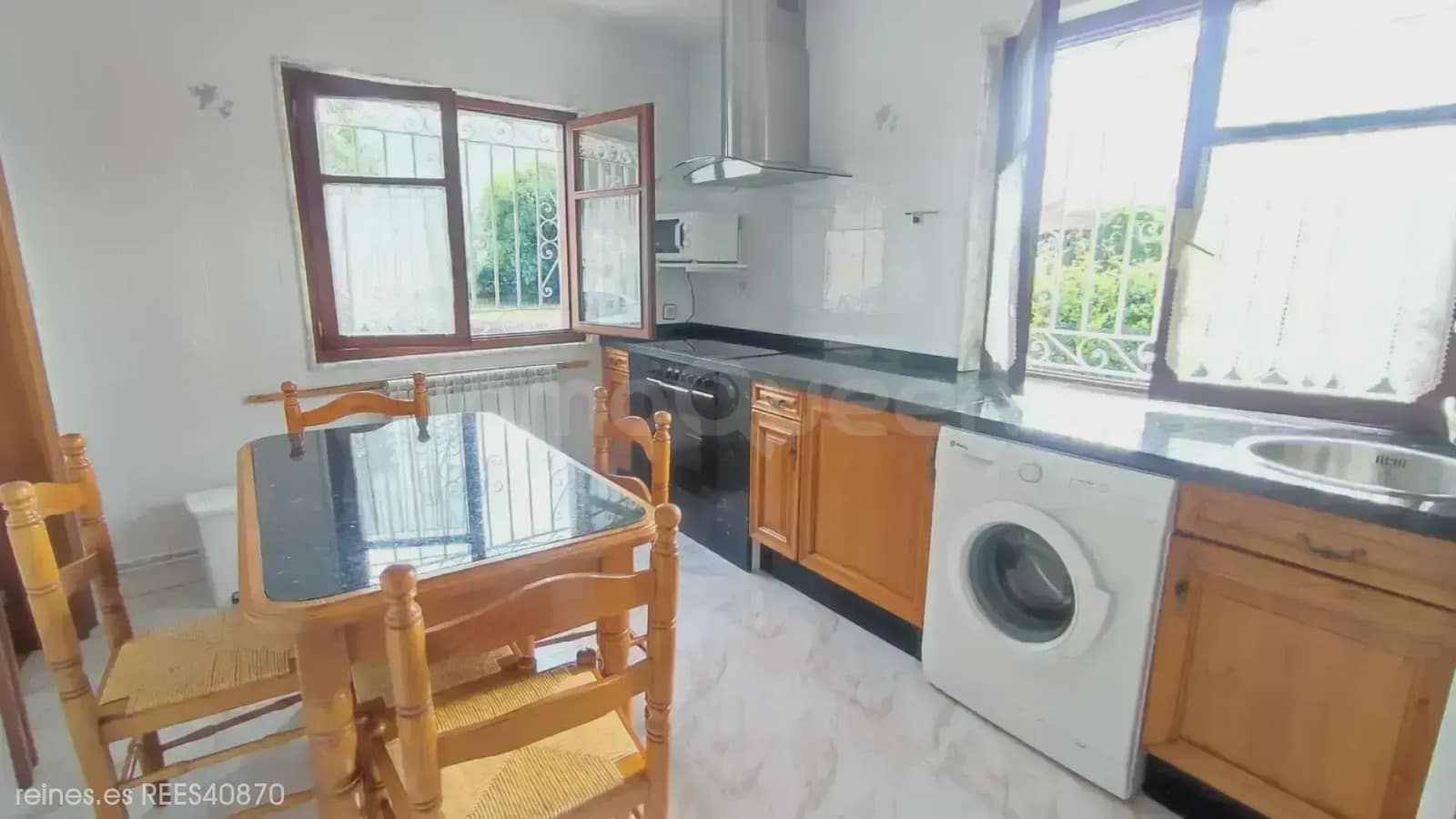 6 bedroom Finca/Country House for sale in Llanes with garage - € 530,000 (Ref: 10014874)