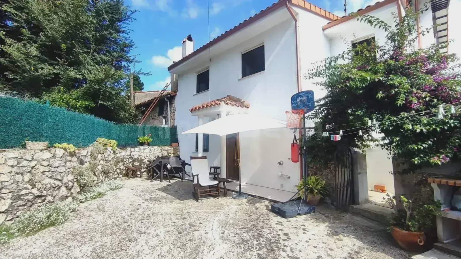 6 bedroom Finca/Country House for sale in Llanes with garage - € 530,000 (Ref: 10014874)