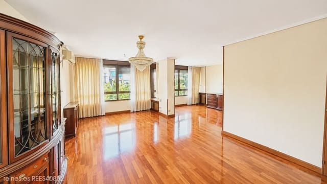 3 soveværelse Lejlighed til salg i Hispanoamérica, Madrid by med garage - € 2.075.000 (Ref: 10039981)