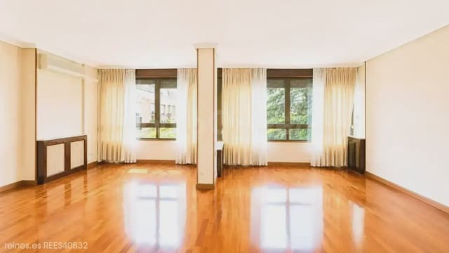 4 sovrum Lägenhet till salu i Hispanoamérica, Madrid stad med garage - 2 075 000 € (Ref: 10039981)