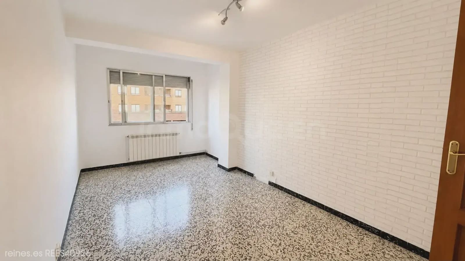 3 bedroom Flat for sale in Zaragoza city - € 180,000 (Ref: 10070172)