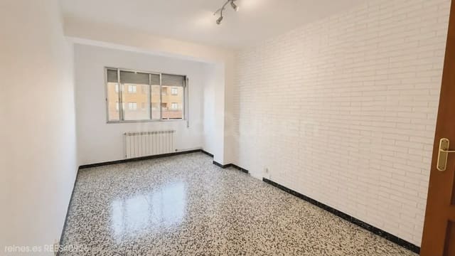 3 bedroom Flat for sale in Zaragoza city - € 180,000 (Ref: 10070172)