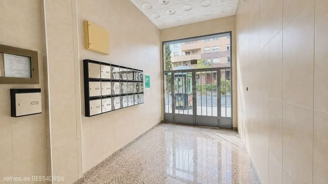 3 bedroom Flat for sale in Zaragoza city - € 180,000 (Ref: 10070172)