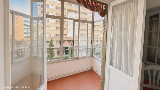 3 bedroom Flat for sale in Zaragoza city - € 180,000 (Ref: 10070172)
