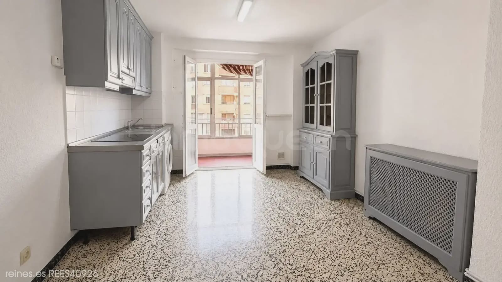 3 bedroom Flat for sale in Zaragoza city - € 180,000 (Ref: 10070172)