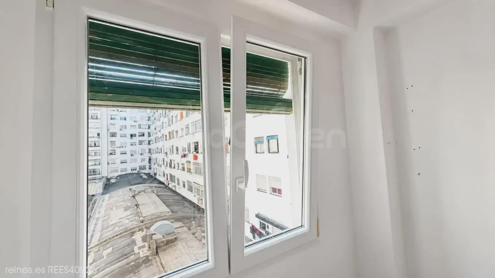 3 bedroom Flat for sale in Zaragoza city - € 180,000 (Ref: 10070172)