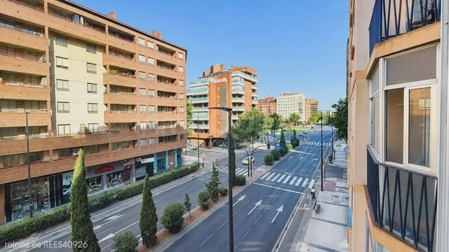 3 bedroom Flat for sale in Zaragoza city - € 180,000 (Ref: 10070172)