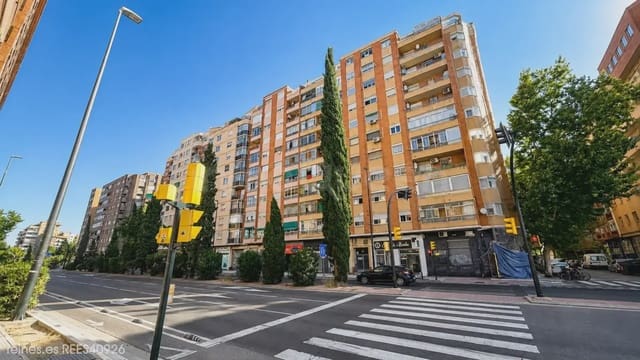 3 bedroom Flat for sale in Zaragoza city - € 180,000 (Ref: 10070172)