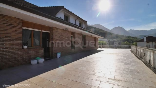 4 bedroom Villa for sale in Ramales de la Victoria with garage - € 649,900 (Ref: 10117128)