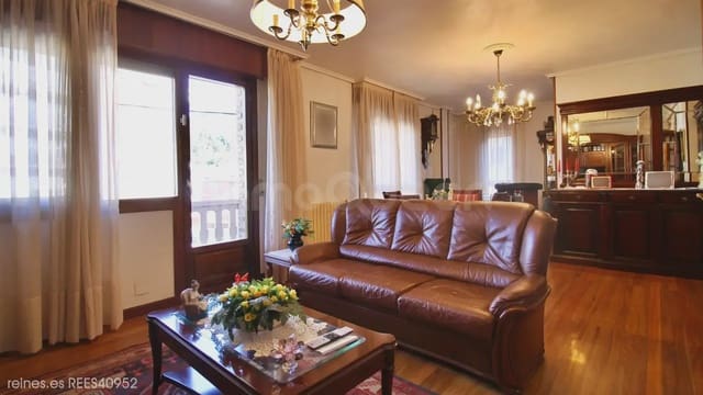 4 bedroom Villa for sale in Ramales de la Victoria with garage - € 649,900 (Ref: 10117128)