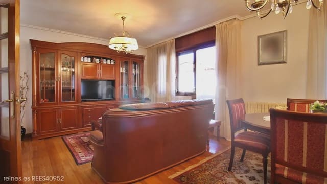 4 bedroom Villa for sale in Ramales de la Victoria with garage - € 649,900 (Ref: 10117128)
