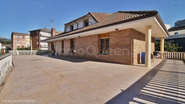 4 bedroom Villa for sale in Ramales de la Victoria with garage - € 649,900 (Ref: 10117128)