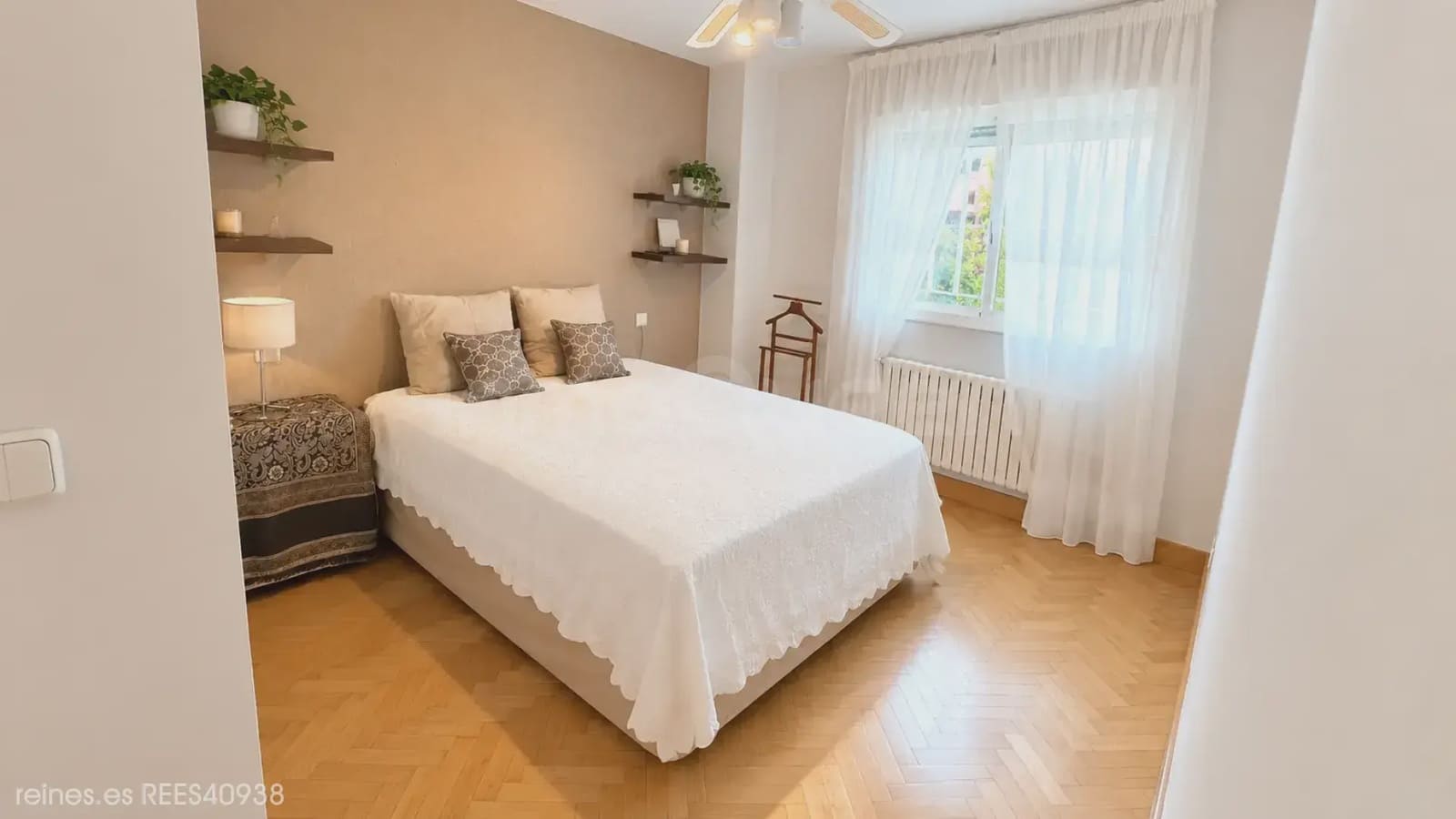 4 bedroom Flat for sale in Madrid city with pool garage - € 795,000 (Ref: 10121070)