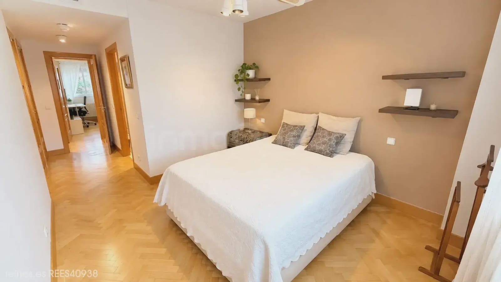 4 bedroom Flat for sale in Madrid city with pool garage - € 795,000 (Ref: 10121070)