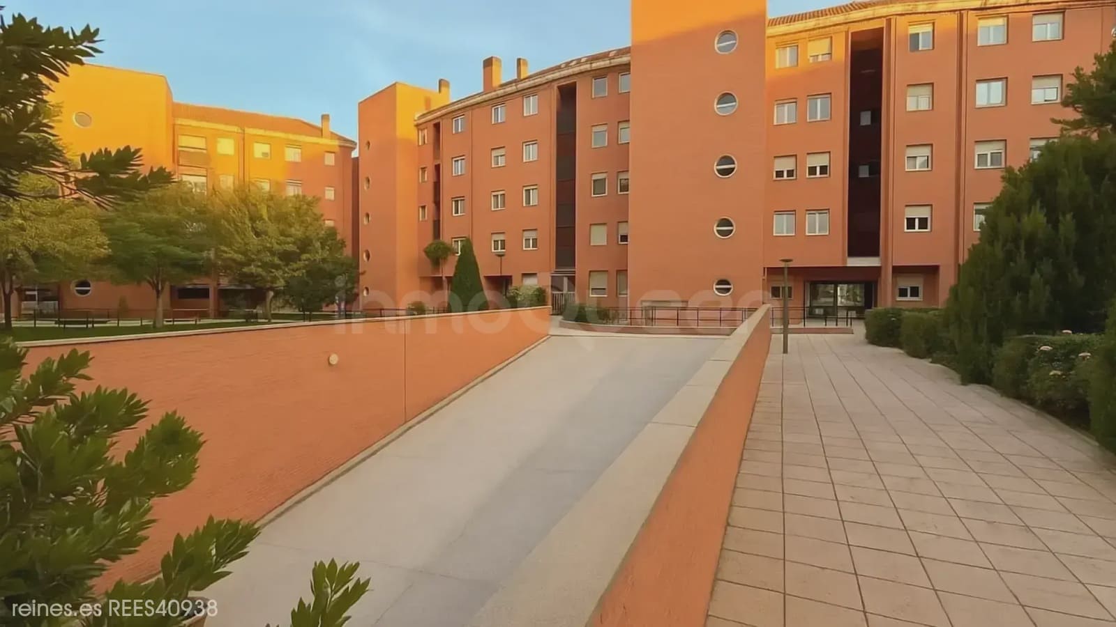4 bedroom Flat for sale in Madrid city with pool garage - € 795,000 (Ref: 10121070)