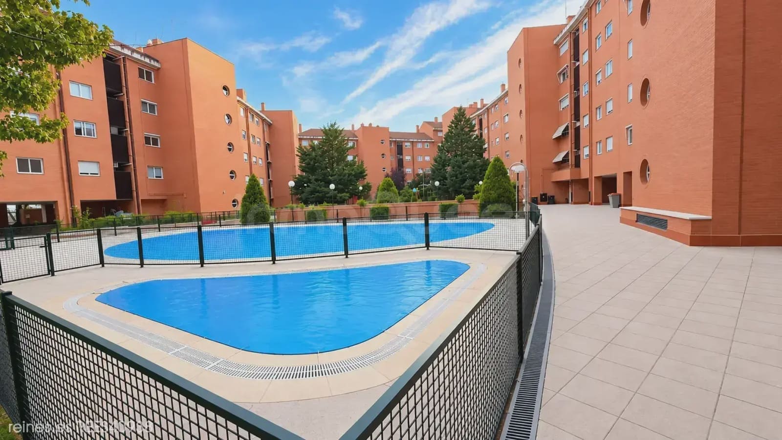 4 bedroom Flat for sale in Madrid city with pool garage - € 795,000 (Ref: 10121070)