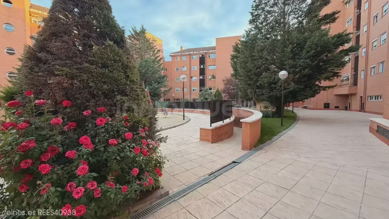 4 bedroom Flat for sale in Madrid city with pool garage - € 795,000 (Ref: 10121070)