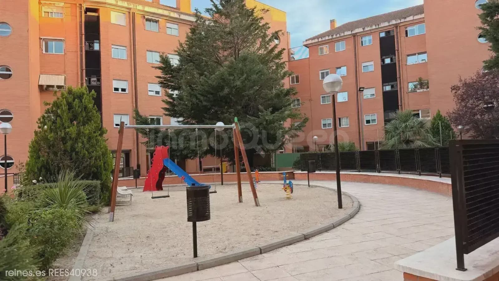 4 bedroom Flat for sale in Madrid city with pool garage - € 795,000 (Ref: 10121070)