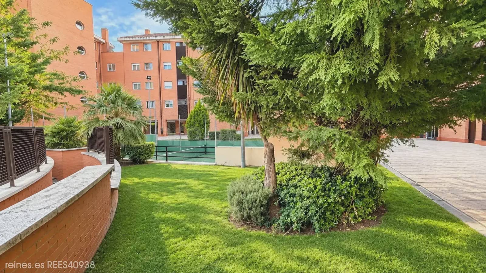 4 bedroom Flat for sale in Madrid city with pool garage - € 795,000 (Ref: 10121070)
