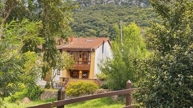 Finca/Casa Rural de 3 habitaciones en Peñamellera Baja en venta - 195.000 € (Ref: 10172964)