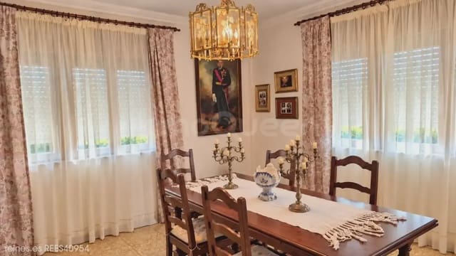 6 slaapkamer Villa te koop in Vegadeo met garage - € 300.000 (Ref: 10186319)
