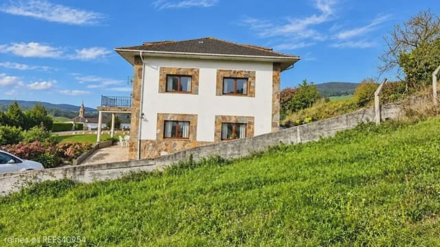 6 slaapkamer Villa te koop in Vegadeo met garage - € 300.000 (Ref: 10186319)