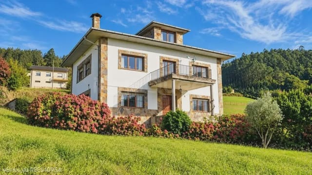 6 slaapkamer Villa te koop in Vegadeo met garage - € 300.000 (Ref: 10186319)