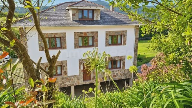 6 slaapkamer Villa te koop in Vegadeo met garage - € 300.000 (Ref: 10186319)