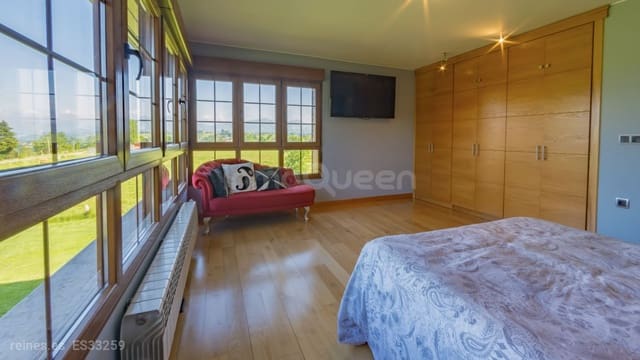 3 soveværelse Villa til salg i Parres med swimmingpool - € 798.000 (Ref: 9148535)