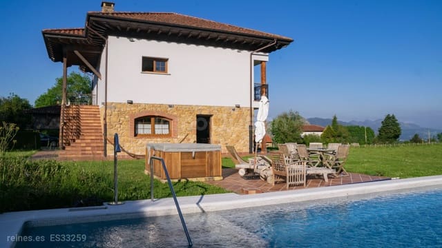 3 soveværelse Villa til salg i Parres med swimmingpool - € 798.000 (Ref: 9148535)